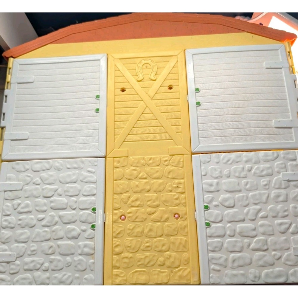 1998 Mattel Barbie Horse Stable Barn Playset Fold-Up Carry Case Yellow White